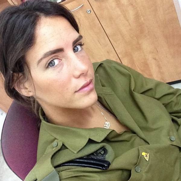 israeli_army_girls_that_are_real_beauties_in_uniform_640_01