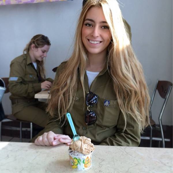 [Image: israeli_army_girls_that_are_real_beautie...640_02.jpg]