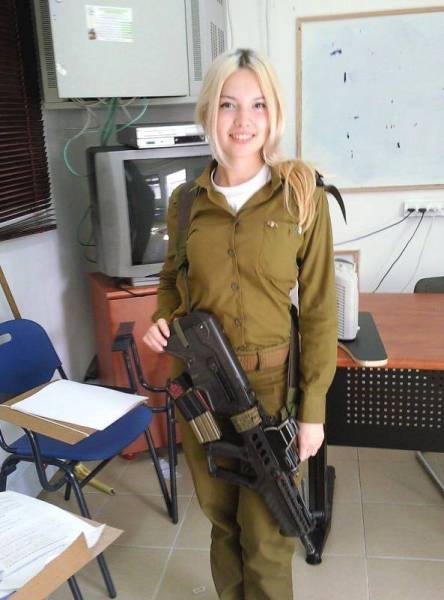israeli_army_girls_that_are_real_beauties_in_uniform_640_11