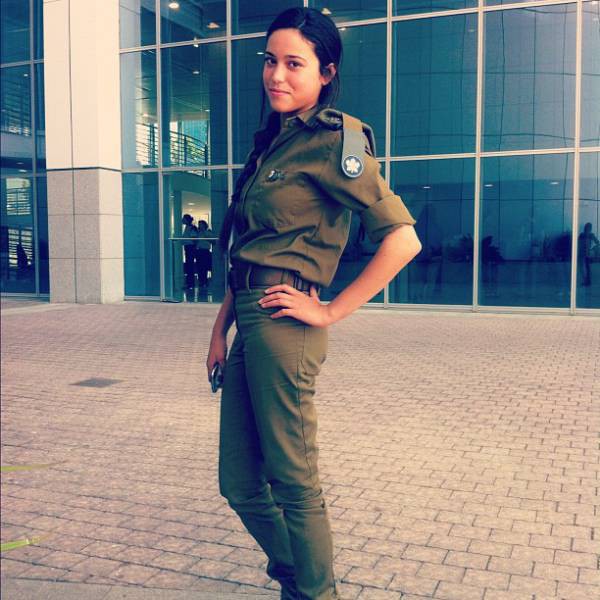 israeli_army_girls_that_are_real_beauties_in_uniform_640_13
