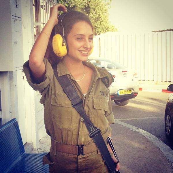 israeli_army_girls_that_are_real_beauties_in_uniform_640_19