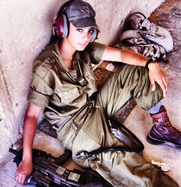 israeli_army_girls_that_are_real_beauties_in_uniform_640_21
