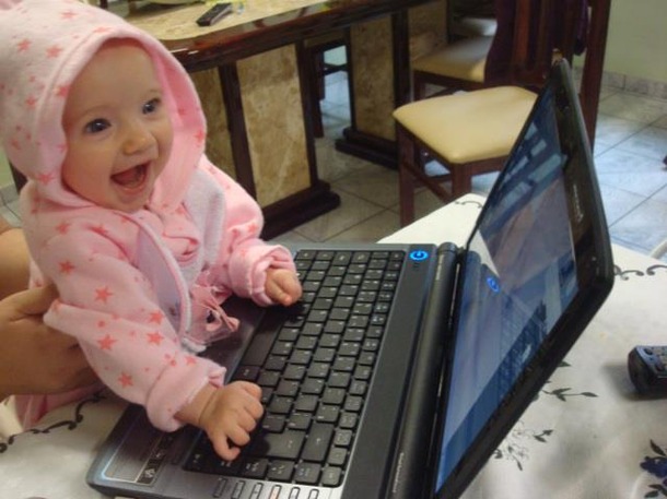 Favim.com-baby-children-computer-conectec-cute-240982