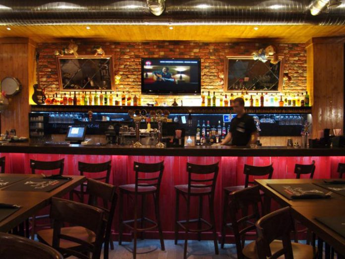 The-restaurant-in-Moscow-Dolls-and-Pistols-03