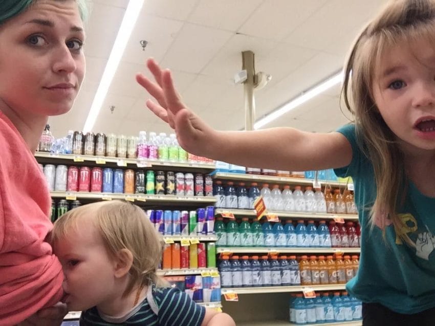 Тетка в магазине приказала ее 4-летней дочери ″заткнуться″. Вот что она ей ответила! 