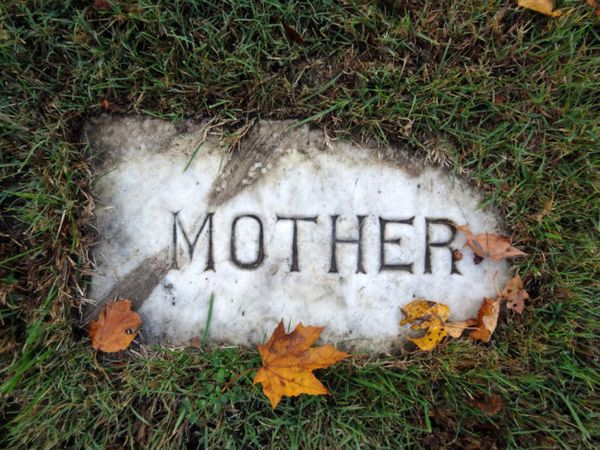 Беременную женщину хоронили, когда из гроба раздался детский плач…