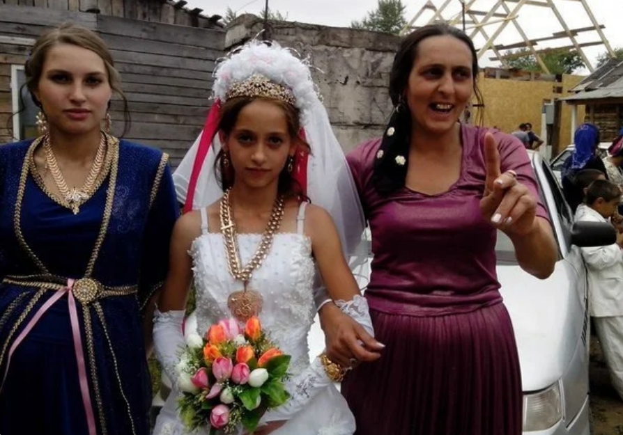 Невеста 24 года. Цыганская свадьба. Цыганские невесты 12 лет. Девушки цыганки.