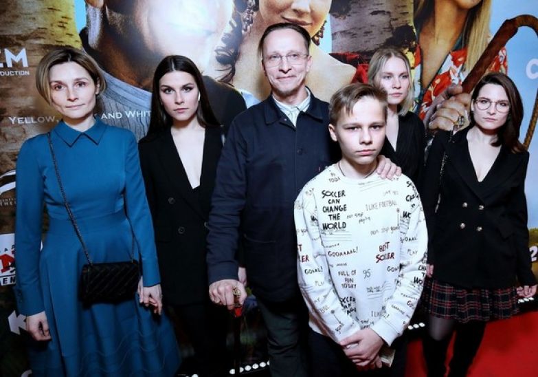 Семья Ивана всячески поддерживает Ефремова после трагедии