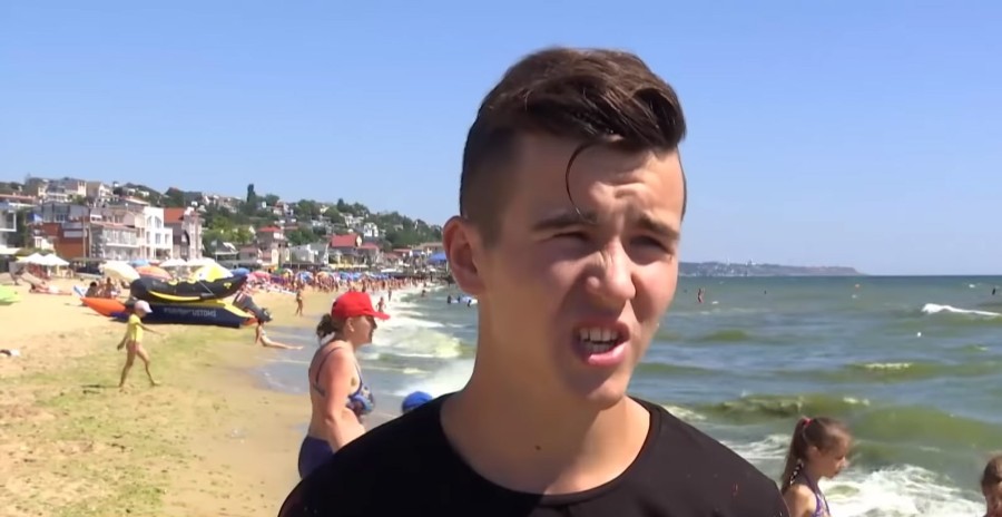 Парни в Одессе летом. 17 Летний школьник на пляже в контакте. 15 летний мальчик спас людей
