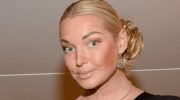 44-летняя Анастасия Волочкова не перестаёт удивлять своих подписчиков, засветив ненужное, сфоткавшись в тесном купальном костюме