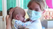 Чтобы ухаживать за детишками, школьница тайком от мамы посещала Дом малютки,