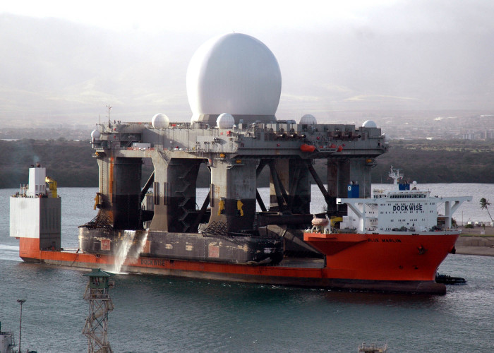 Blue Marlin транспортирует морской радар SBX с плавучей платформой водоизмещением 50 тыс. тонн. /Фото: upload.wikimedia.org
