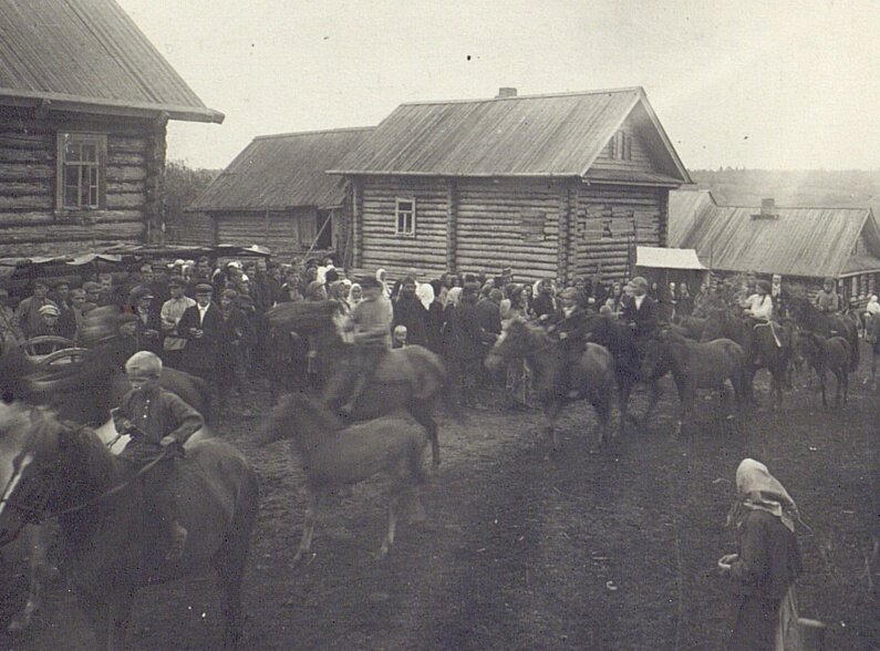 Старинные фото хаты. 1866 Архивные кадры. Старые кадры 1945_46 годов приезд рассыл ных в Коми Республике.